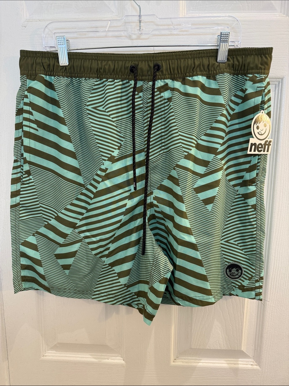 NWT Neff Men’s Mint and Olive Geometric Stripe Board Shorts Size XL